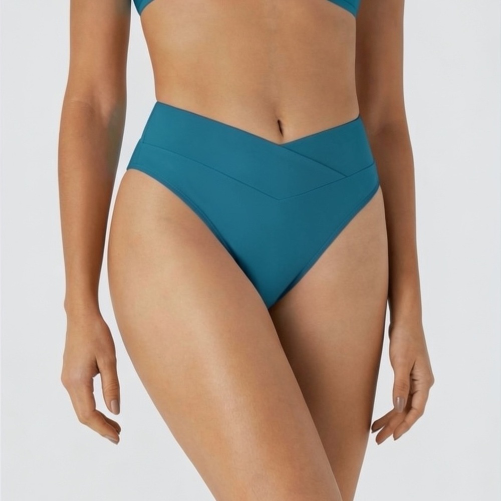 Halara Crossover Bikini Bottom Swimsuit medium nwot